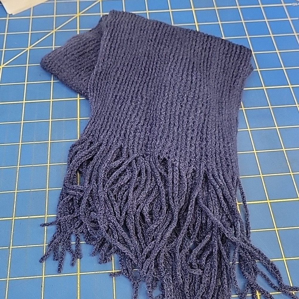Knit 20" Scarf w 30" w Fringe New - Blue